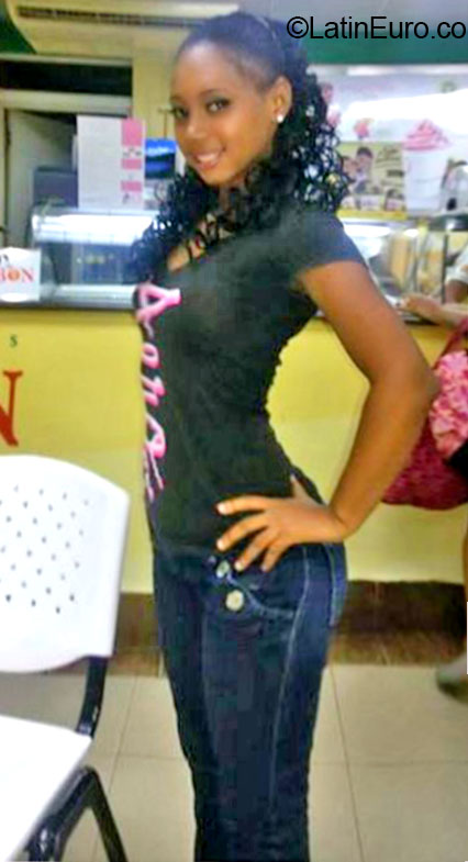 Date this fun Dominican Republic girl Wilma from Santo Domingo DO20425