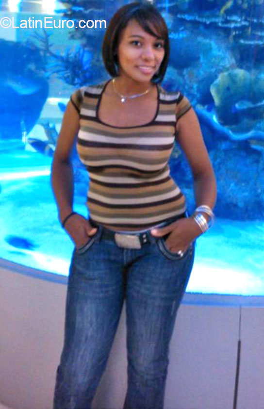 Date this young Dominican Republic girl Margaret from Santo Domingo DO21033