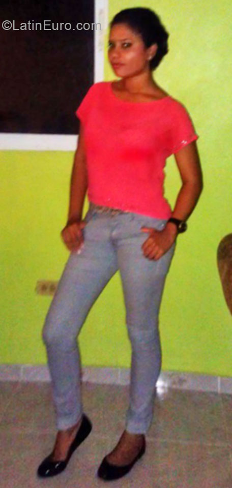 Date this hard body Dominican Republic girl Ginna from Santiago DO20569