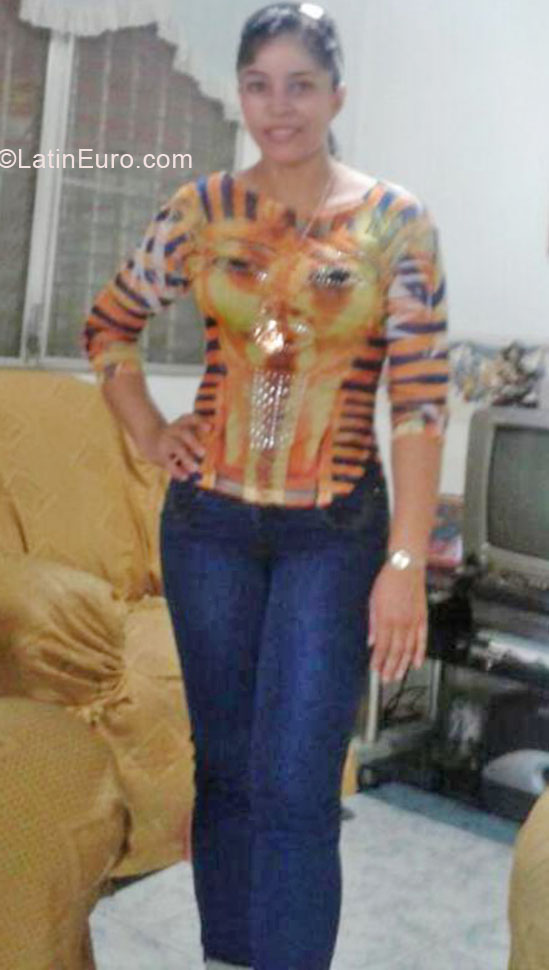 Date this nice looking Panama girl Evelyn from David PA490