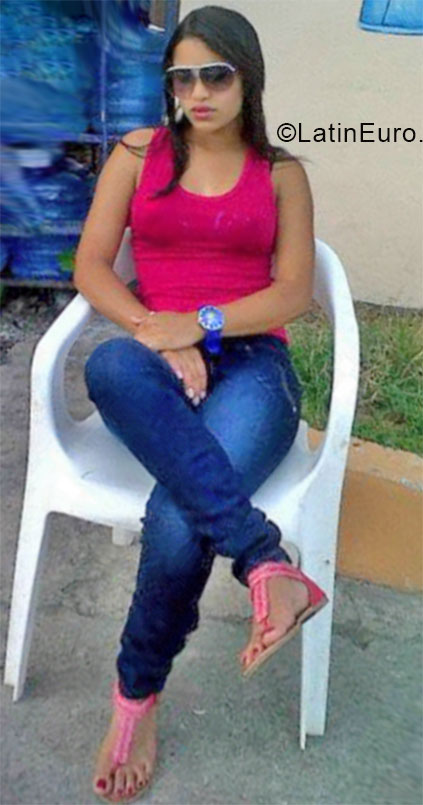 Date this nice looking Dominican Republic girl Rafelina from Santo Domingo DO20644