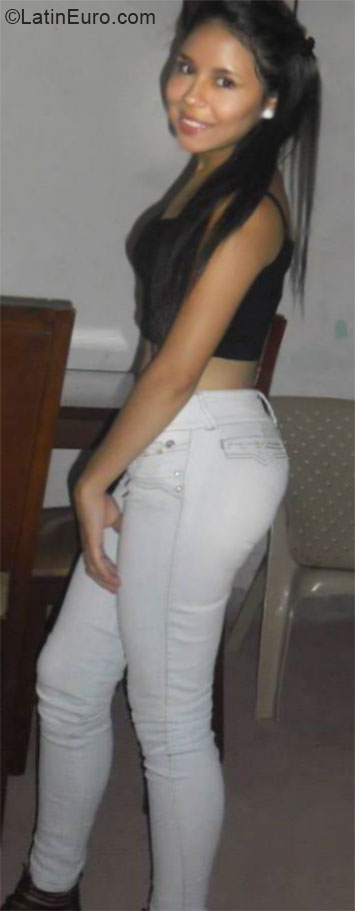 Date this charming Colombia girl Jhoana from Roldanillo CO16571