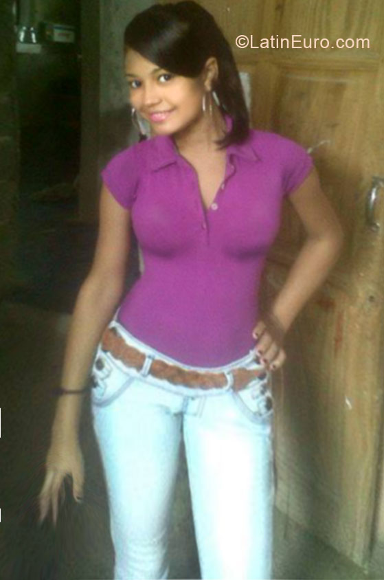 Date this fun Dominican Republic girl Maris Cristina from Santo Domingo DO20652