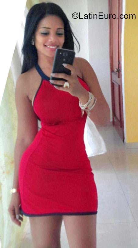 Date this voluptuous Dominican Republic girl Perla from Santo Domingo DO20687