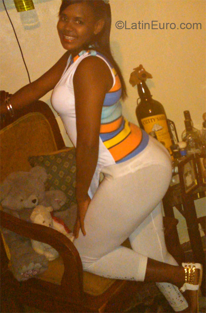 Date this delightful Dominican Republic girl Yeimy from Santo Domingo DO20705