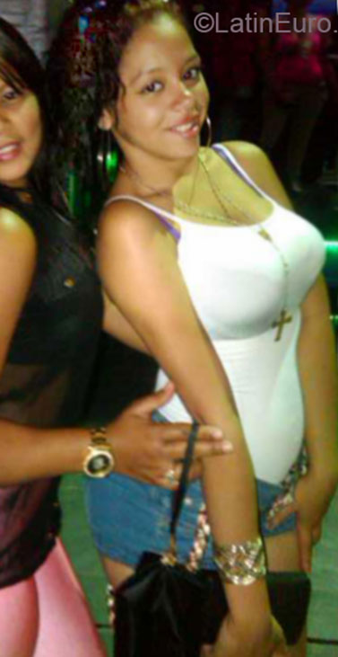 Date this nice looking Dominican Republic girl Amarfy from Bonao DO20726