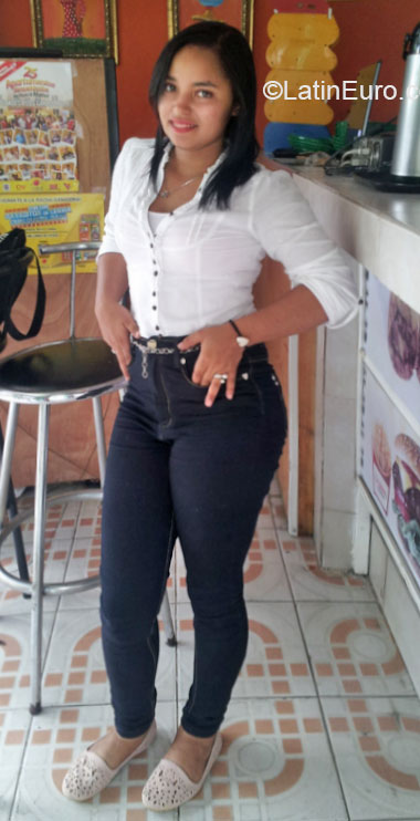 Date this hard body Dominican Republic girl Ensly from Santiago DO20727