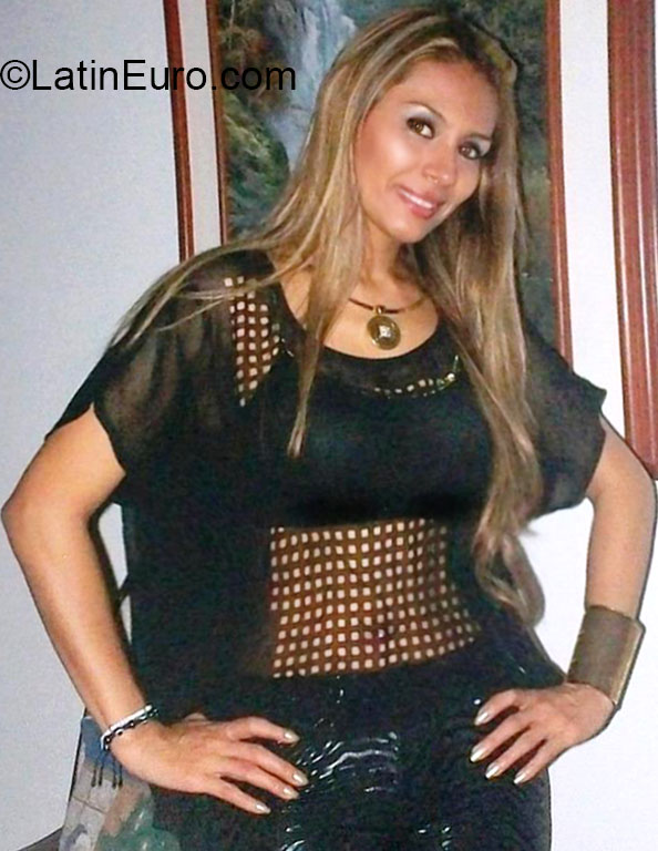 Date this hard body Colombia girl Zully from Medellin CO17250