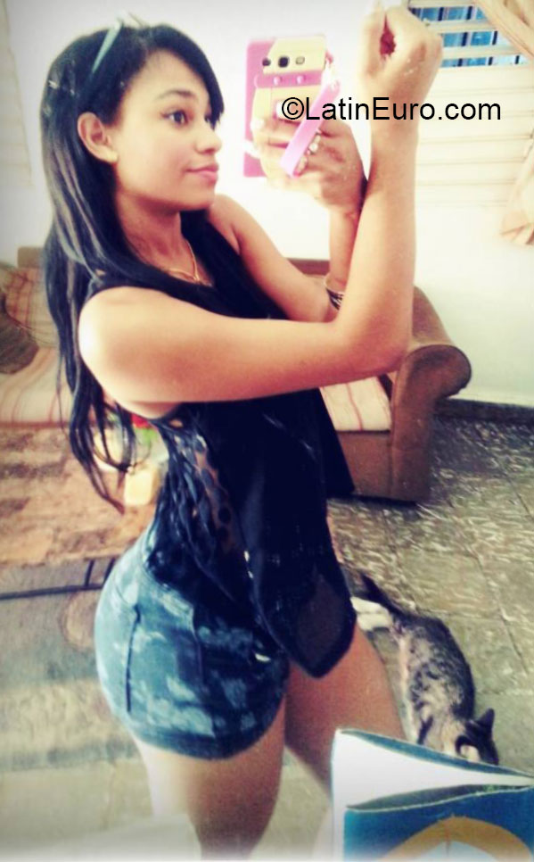 Date this fun Dominican Republic girl Paredez from Santo Domingo DO20784