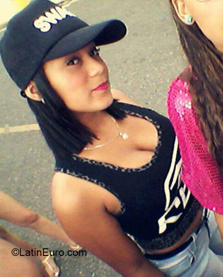 Date this pretty Dominican Republic girl Claribel from Santiago DO20789