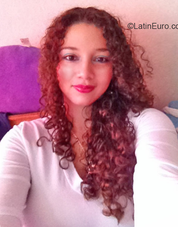 Date this pretty Colombia girl Jessica from Floridablanca CO16668
