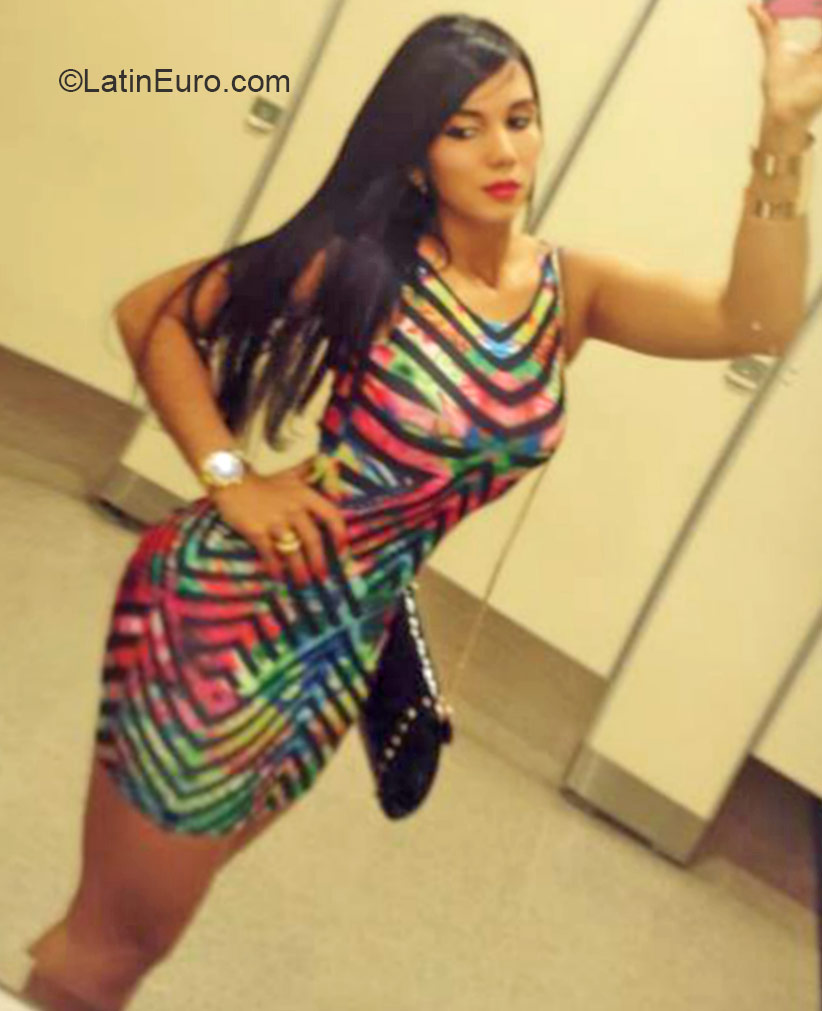 Date this passionate Dominican Republic girl Isa from Santo Domingo DO20825