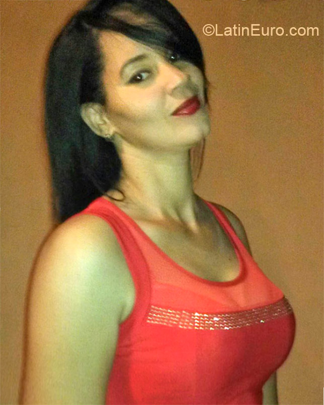 Date this pretty Dominican Republic girl Sonyie from Santo Domingo DO20828