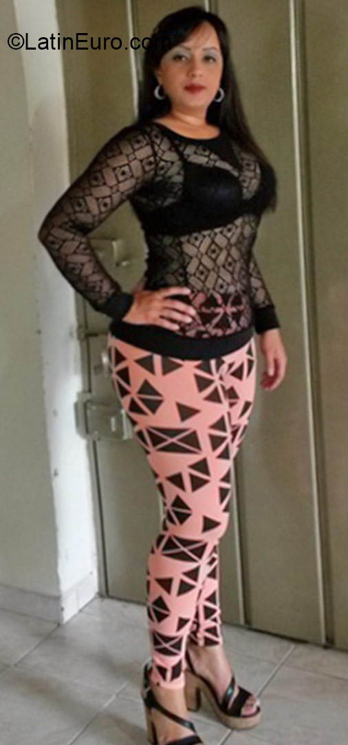 Date this beautiful Colombia girl Johanna from Armenia CO16699