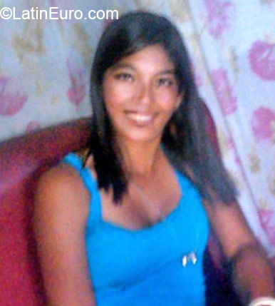 Date this hard body Venezuela girl Carolina from Caracas VE359