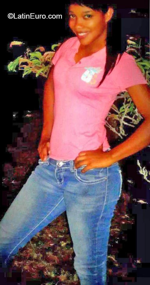 Date this hard body Colombia girl Andrea from Cali CO16721