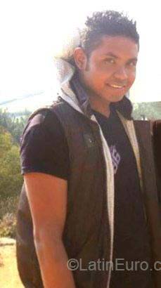 Date this young Colombia man Darwin from Bogota CO16725