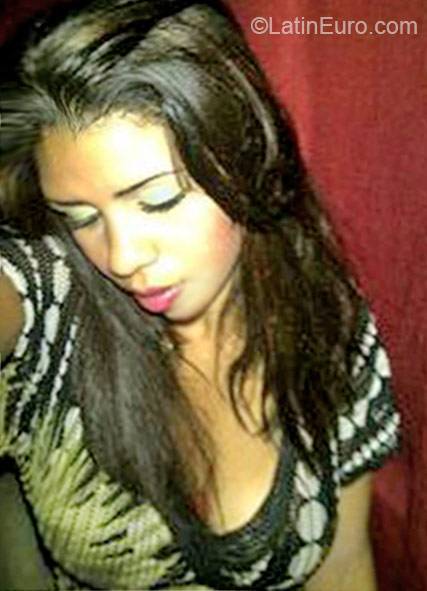 Date this good-looking Dominican Republic girl Amy from Santo Domingo DO20925