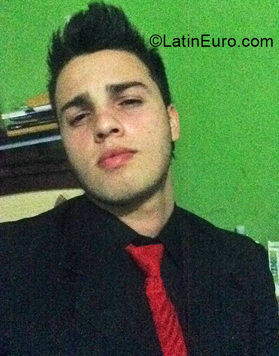 Date this cute Venezuela man Alberto from Caracas VE366