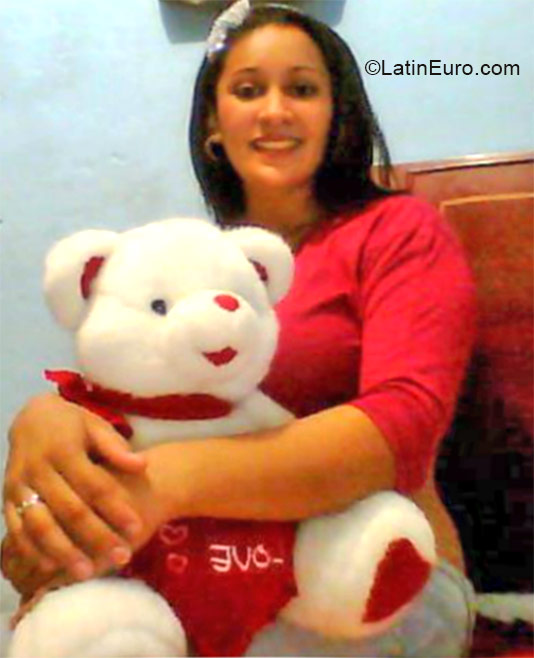 Date this funny Colombia girl Yuli from Barranquilla CO16745