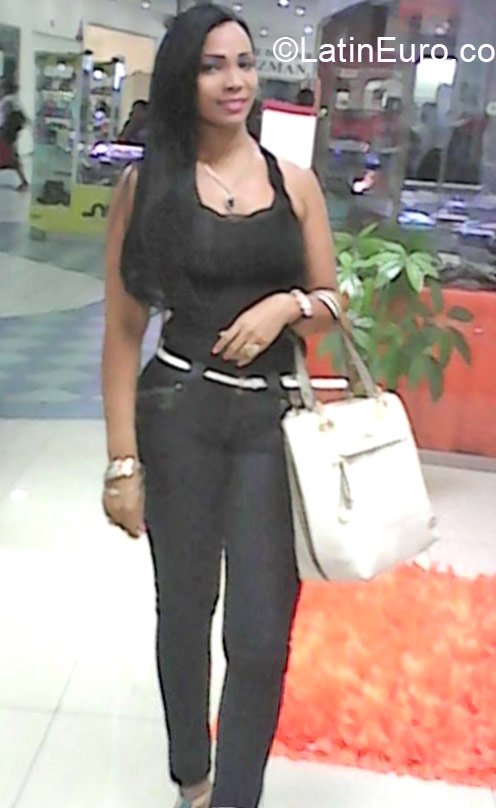 Date this cute Dominican Republic girl Estefania from Santo Domingo DO20968