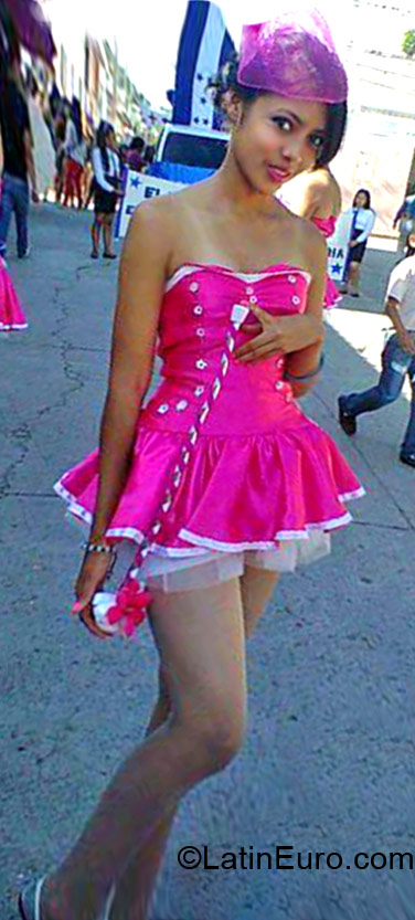 Date this nice looking Honduras girl Heydie from Lapaz HN1408