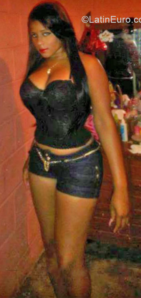 Date this voluptuous Dominican Republic girl Zulie from Santiago DO21004