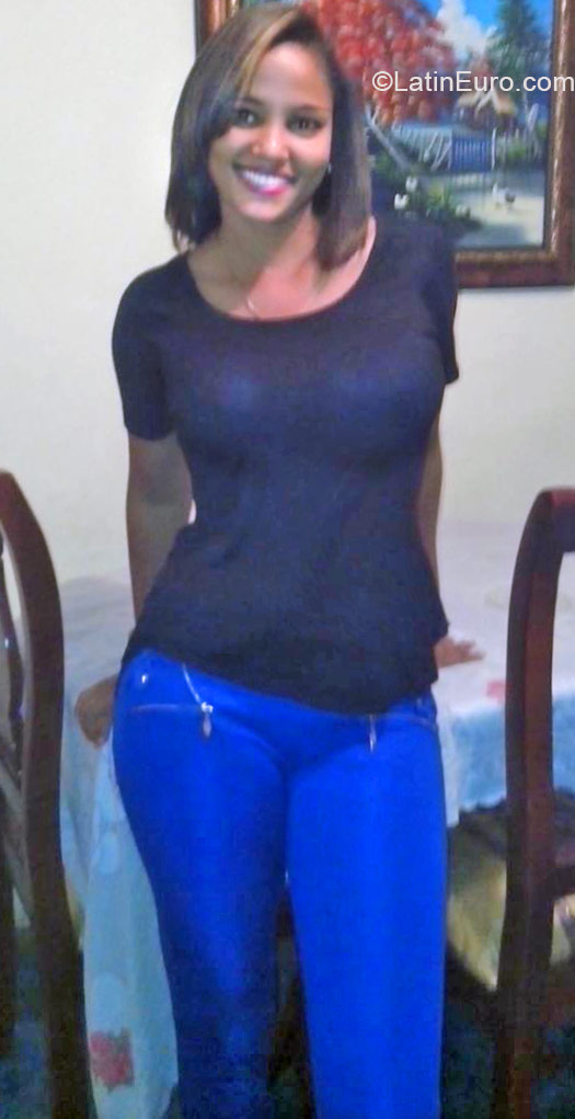 Date this good-looking Dominican Republic girl Marlenis from Santo Domingo DO21000