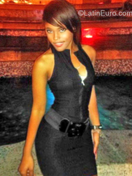 Date this pretty Dominican Republic girl Isabel from Santo Domingo DO21011