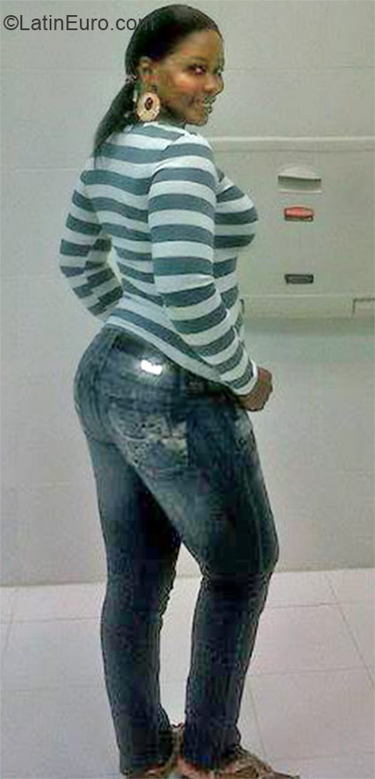 Date this athletic Colombia girl Morena12 from Quibdo CO16772