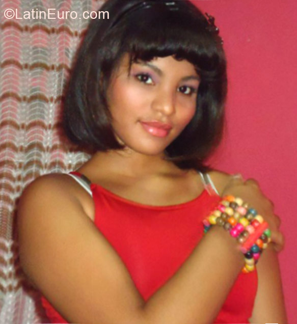 Date this athletic Colombia girl Denise from Cartagena CO16782