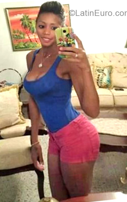 Date this nice looking Dominican Republic girl Jennifer from Boca Chica DO21043