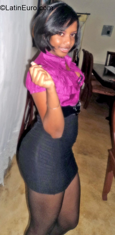 Date this fun Dominican Republic girl Ruth from Santo Domingo DO21046