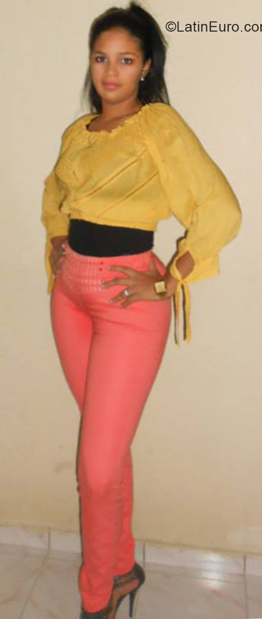 Date this happy Dominican Republic girl Jana from Santiago DO21049