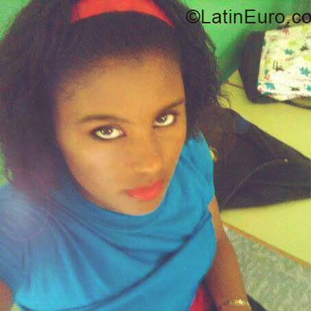 Date this sensual Dominican Republic girl Yermias from Las Matas de Santa Cruz DO21051