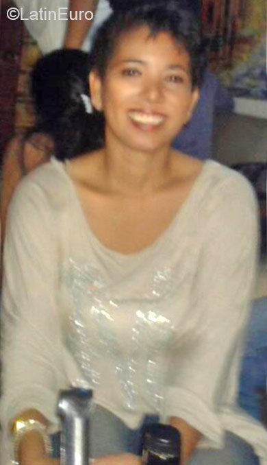 Date this young Colombia girl Julia from Cartagena CO16794