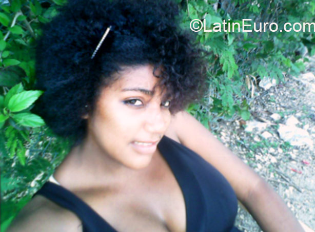 Date this fun Dominican Republic girl Yerbenia from Bavaro DO21087