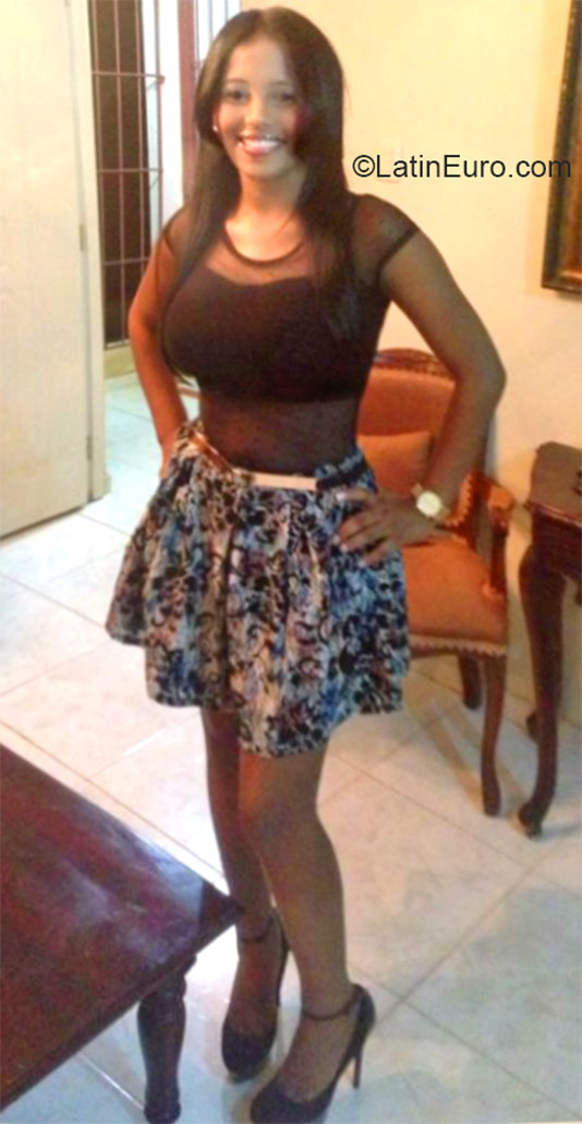 Date this charming Dominican Republic girl Nulkil from Santiago DO21089