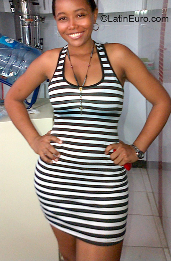 Date this lovely Colombia girl Helena from Medellin CO16820