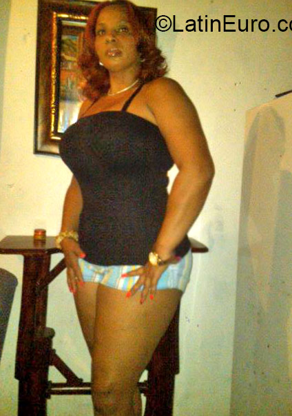 Date this tall Dominican Republic girl Aridia from Santo Domingo DO21136