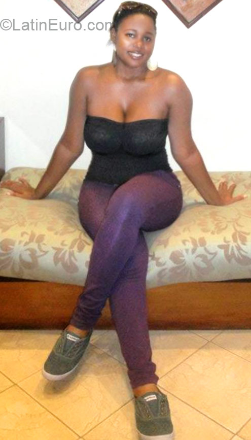 Date this foxy Honduras girl Delsa from Tegucigalpa HN1422