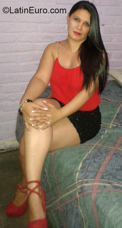 Date this pretty Honduras girl Gabriela from Tegucigalpa HN1440