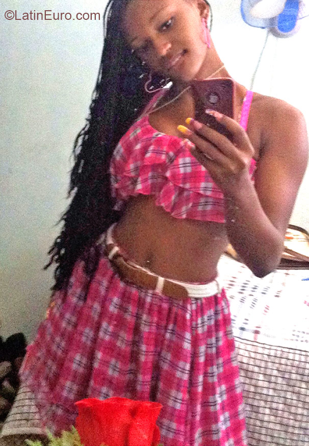 Date this hard body Dominican Republic girl Beba from Santo Domingo DO21294