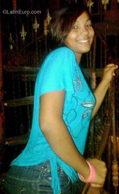 Date this lovely Dominican Republic girl Massiel from Santo Domingo DO21302