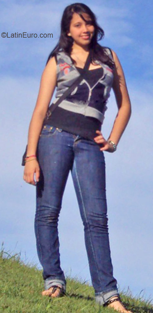 Date this good-looking Venezuela girl Ashly from Maracay VE401