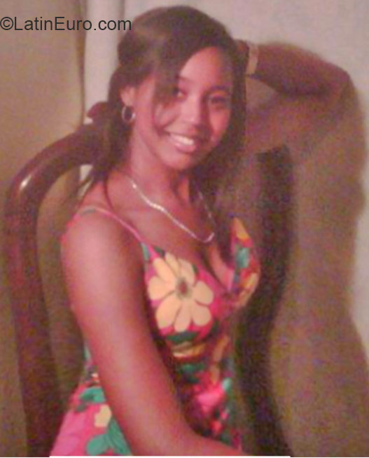 Date this cute Dominican Republic girl Yanairis from Santo Domingo DO21310