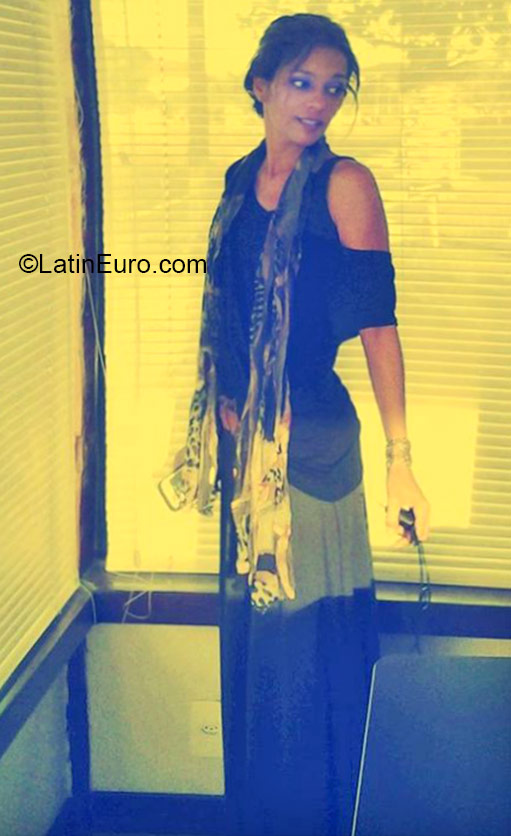 Date this charming Brazil girl Kelly from Rio De Janeiro BR9222