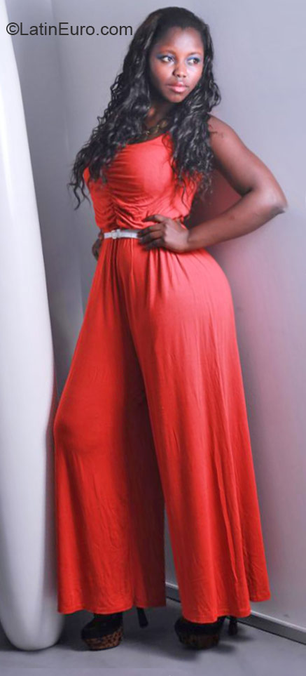 Date this hot Angola girl Luisa from Luanda AO78