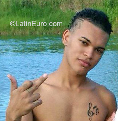 Date this stunning Dominican Republic man Maximo from Puerto Plata DO21352