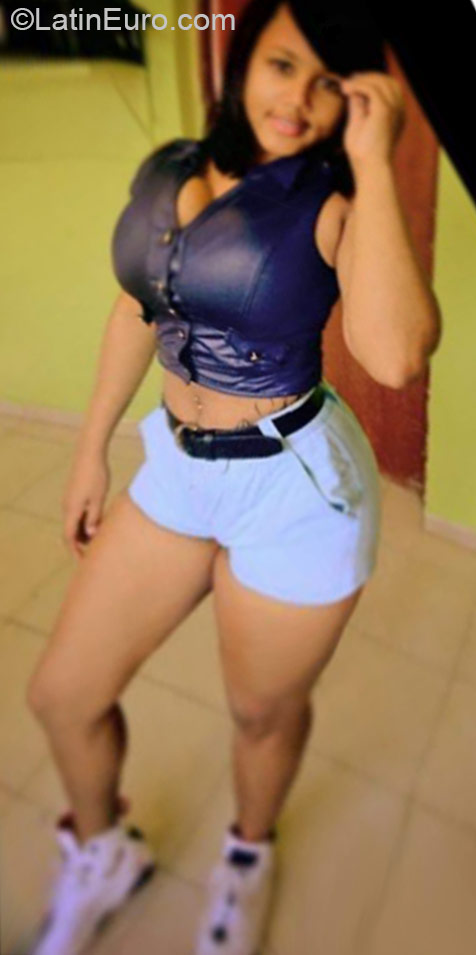 Date this pretty Dominican Republic girl Maria from Santo Domingo DO21356